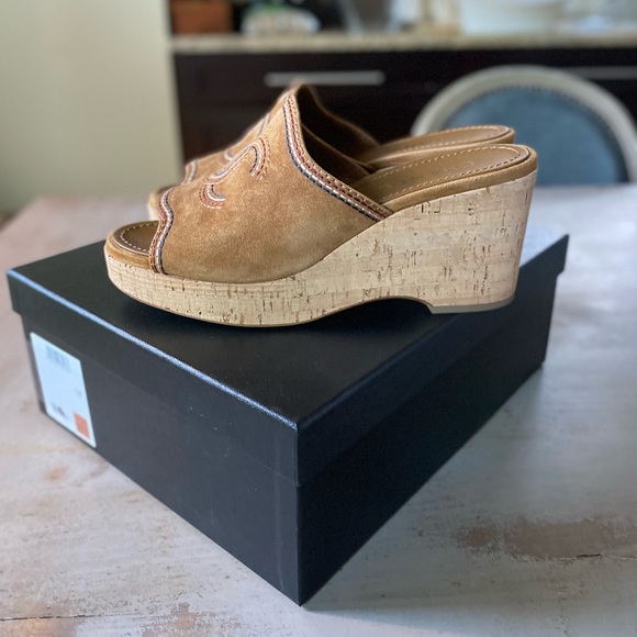 NEW IN BOX 2022 Chanel 2022 Suede Mules Size 39 - Picture 5 of 6